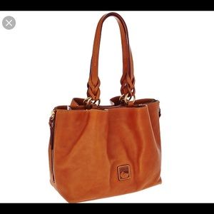 NWOT Dooney & Bourke Florentine large zip Barlow
